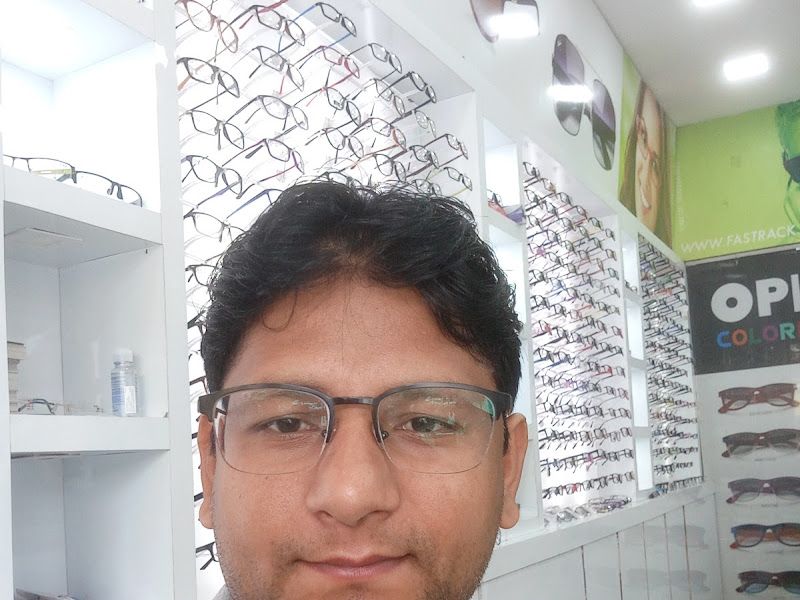 Exterior — Safe Eyes Optics, Thane