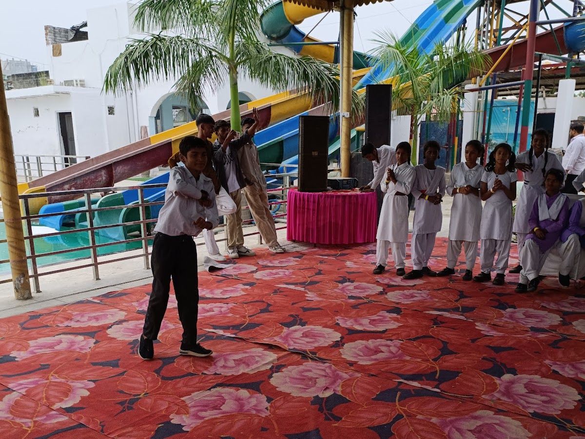 Gallery — Advenzo, Lampur Border