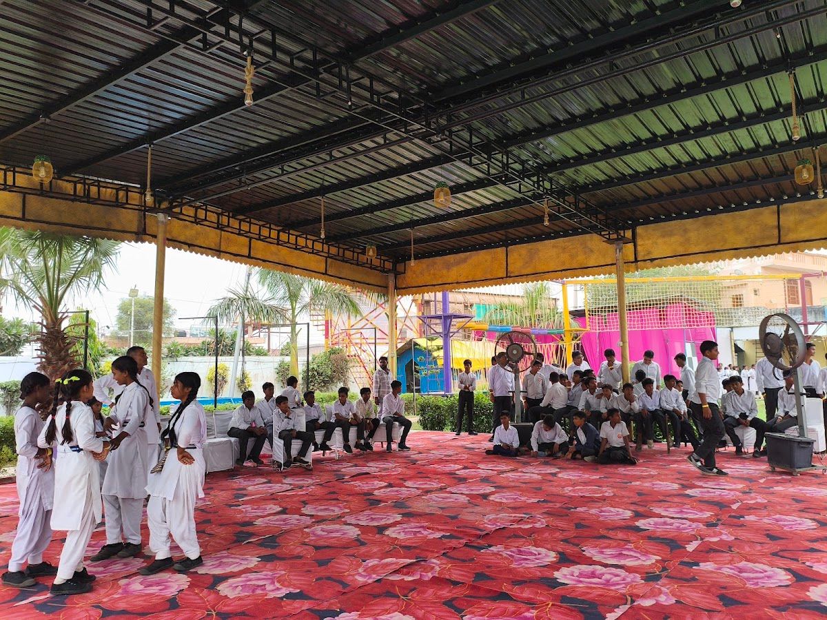 Gallery — Advenzo, Lampur Border