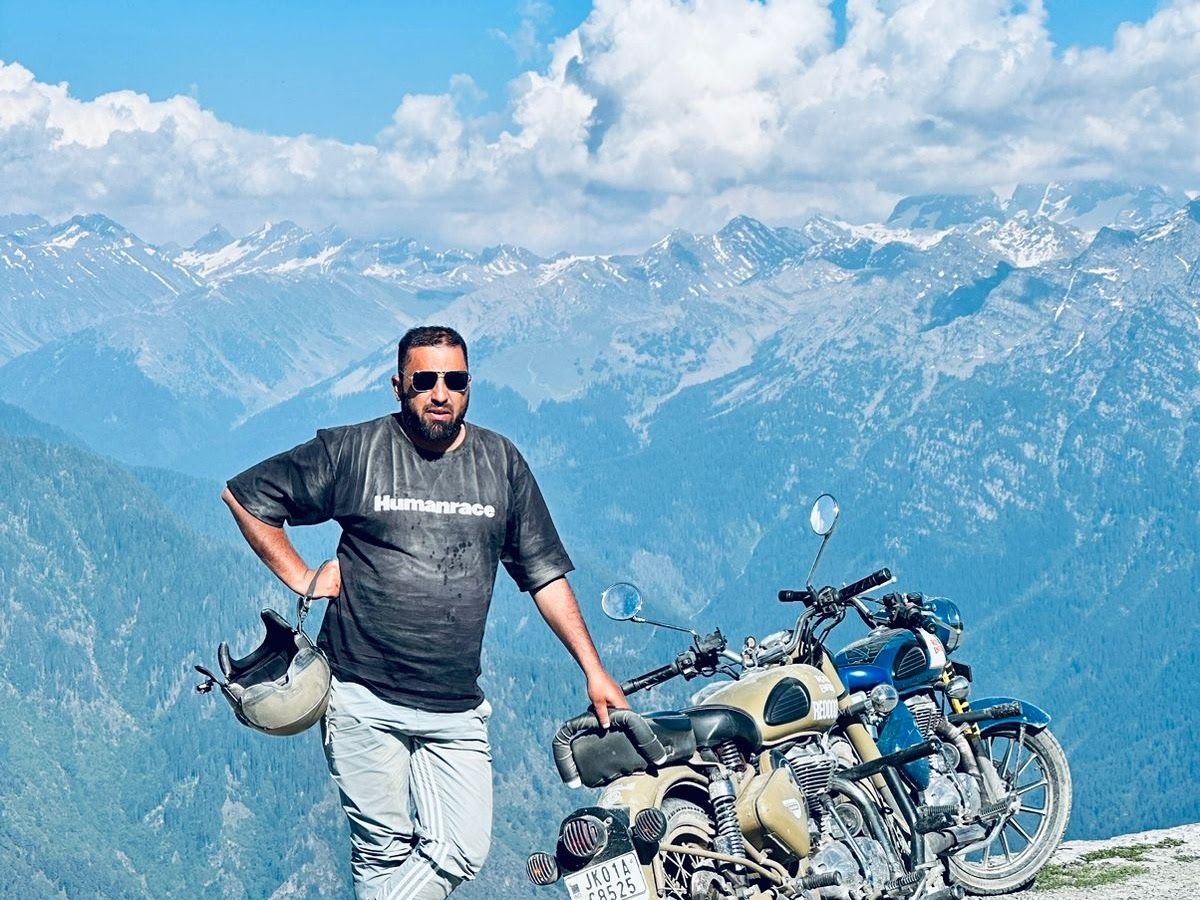 Exterior — Holiday options Tours and Travels, Khayam, Srinagar