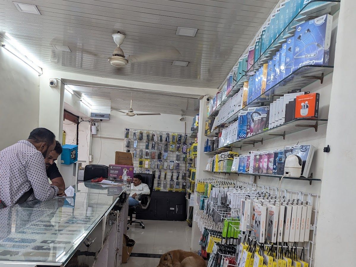 Interior — Himanshu Mobile shoppi, Chhatrapati Sambhajinagar