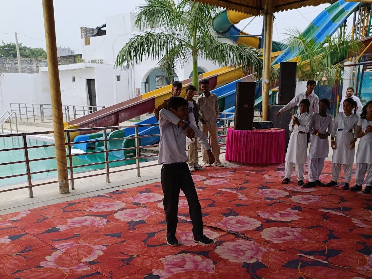 Gallery — Advenzo, Lampur Border