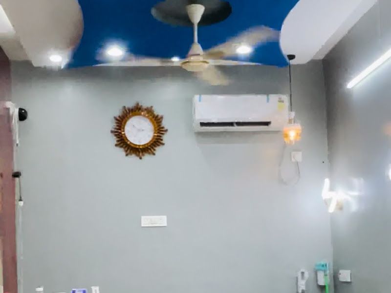 Gallery — The looks scissor, Bissau