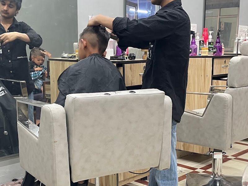 Gallery — Tha look’s scissors, Bissau