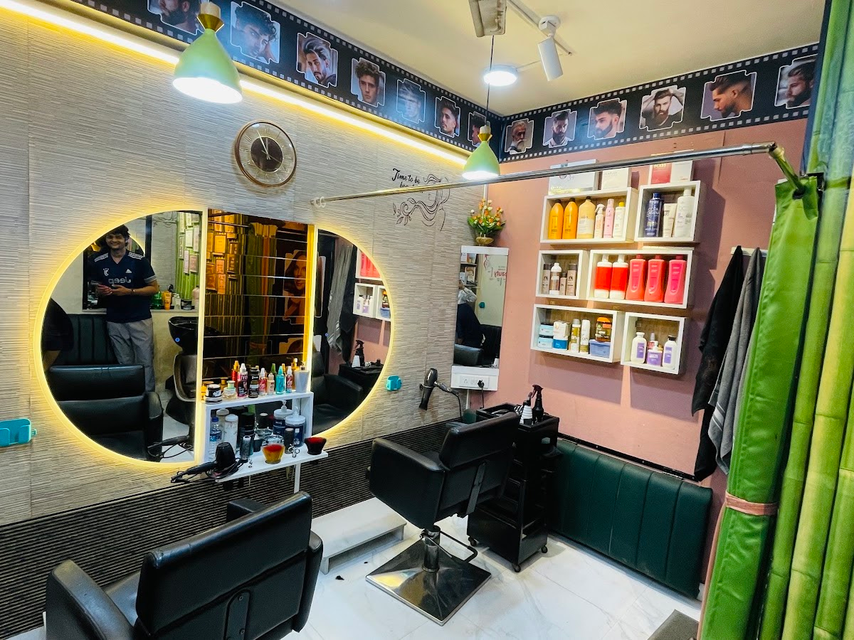 Massage and relaxation corner at Hollywood Cuts, Andheri West