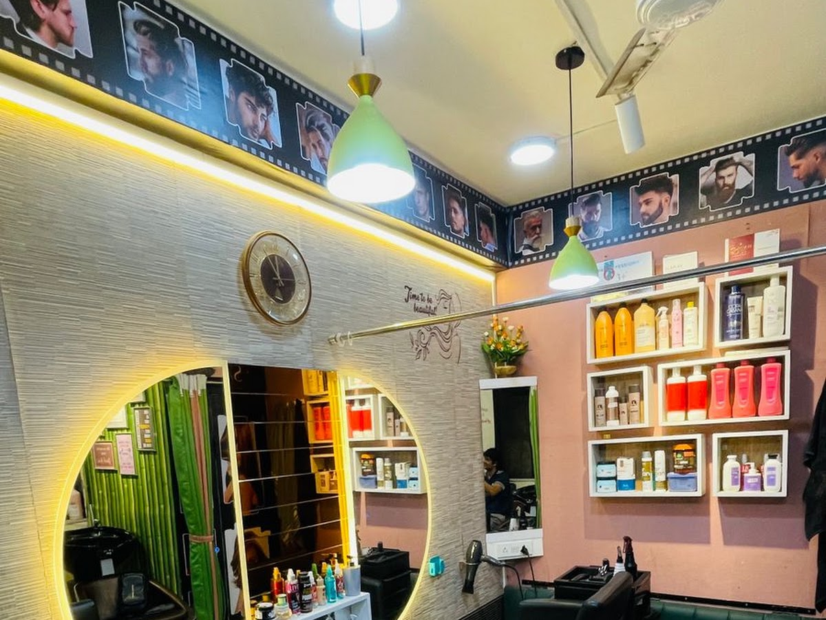 Hair coloring station at Hollywood Cuts salon in Mumbai