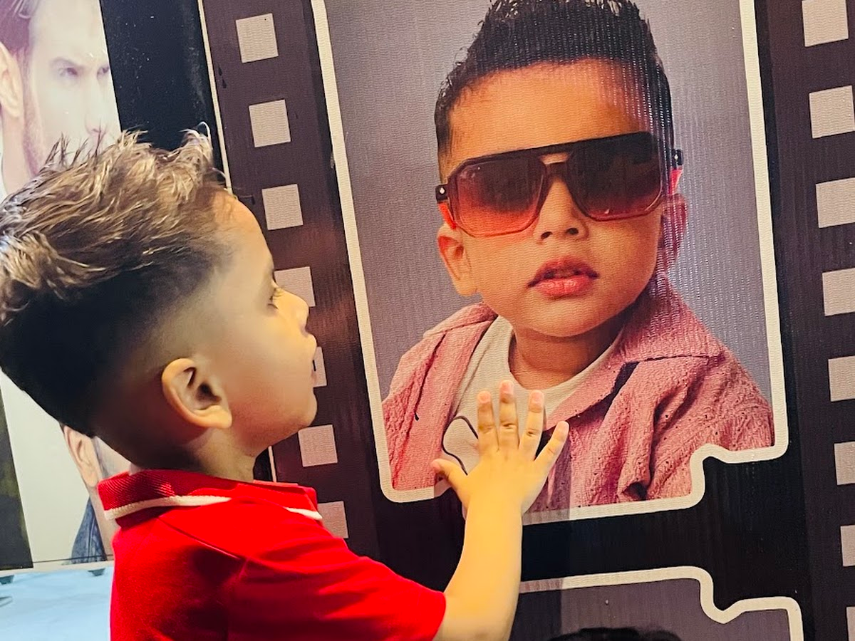 Modern men's cut and style at Hollywood Cuts barber shop