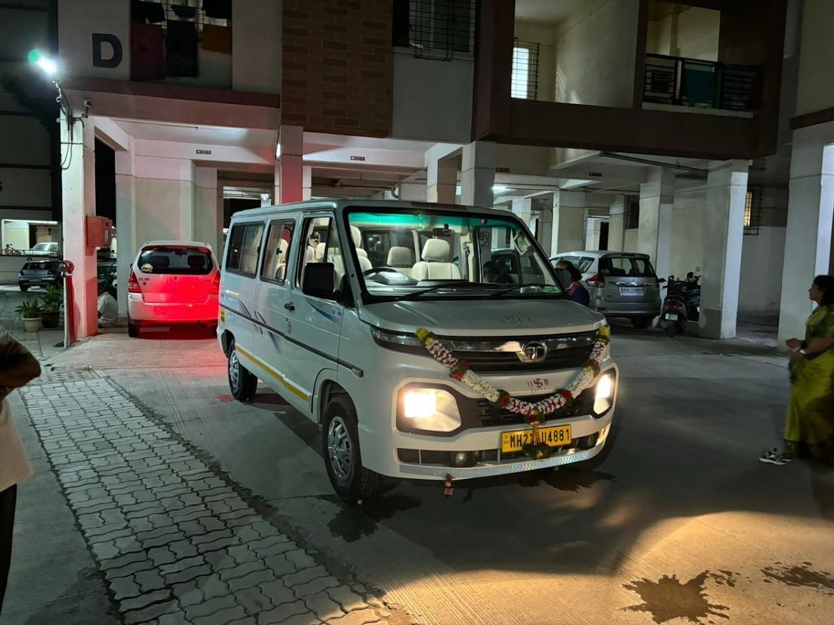 Innova Crysta booked with Ashwini Cabs for a comfortable long-distance journey