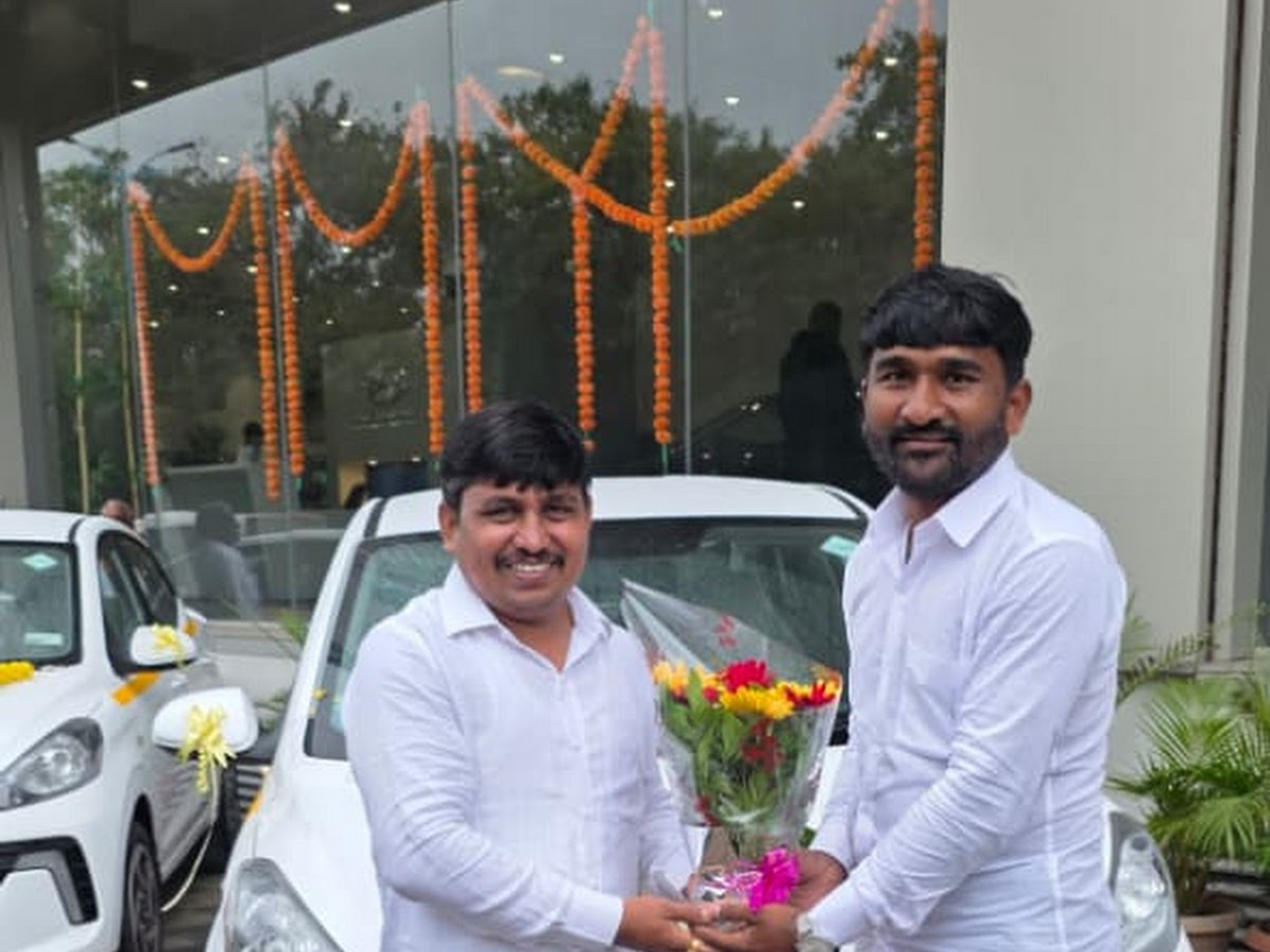 Professional driver with an Ashwini Cabs cab in Wagholi, Pune