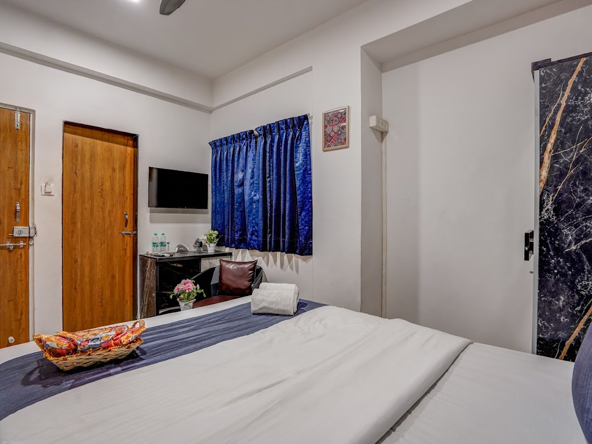 Spacious room fitted with AC and heater at SV Hospitality, Baner