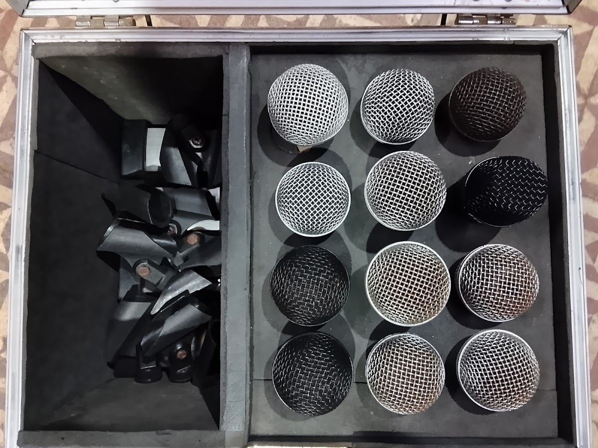 Bass speakers and amplifiers for a dance floor in Kurla