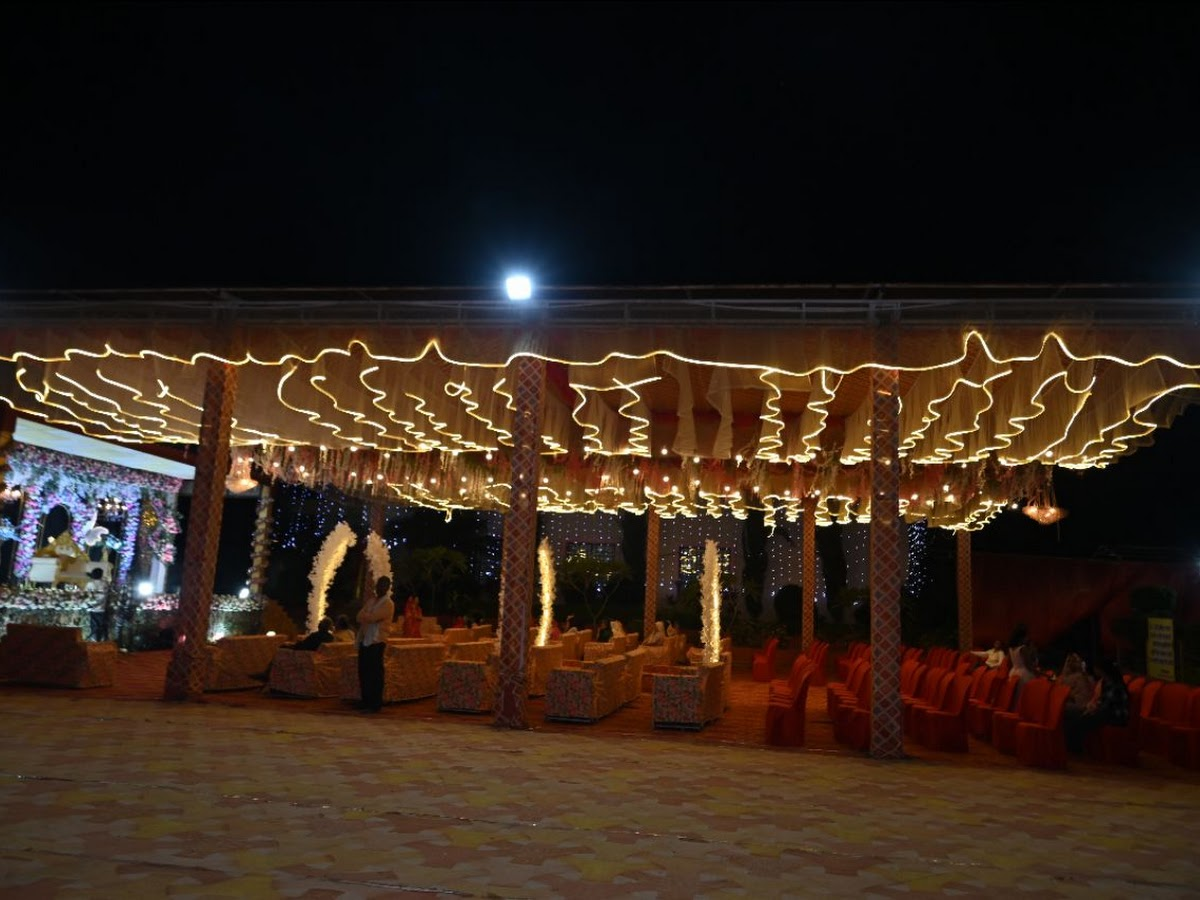 Stage and mandap arrangement for a wedding ceremony